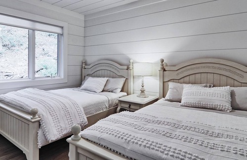 Seguin Cottage | 4 bedroom 2 bath island cottage on Lake Joseph! All day sun! Western Exposure!