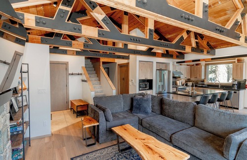 Truckee House | 4 bedroom, 2 bath, sleeps 10 Donner Lakefront with private dock DLR#035