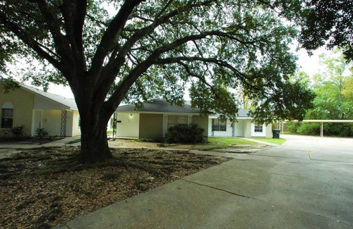 Shenandoah House | 4 Bedroom 2 Bathroom Comfortable Furnished Home 4630 N fuller Pl