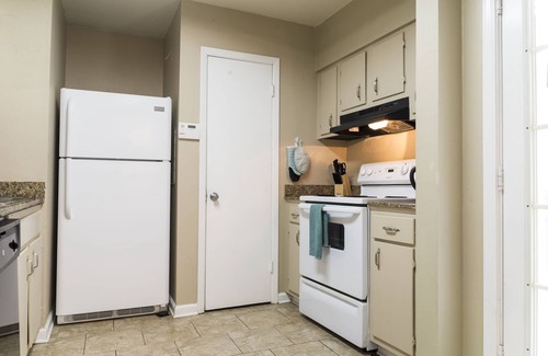 Shenandoah House | 4 Bedroom 2 Bathroom Comfortable Furnished Home 4636 N fuller Pl