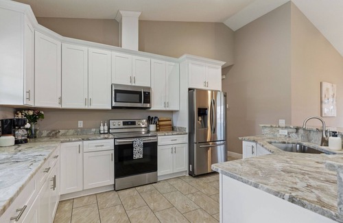 Ocala House | 4-bedroom 2-bathroom charming house in Ocala with AC, WiFi. Enjoy your stay
