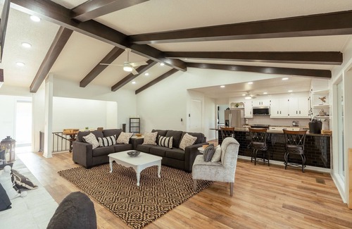 Heber Springs Hotel | 4 Bedroom + 3.5 Bathroom Greers Ferry Lakefront Home in Heber Springs!