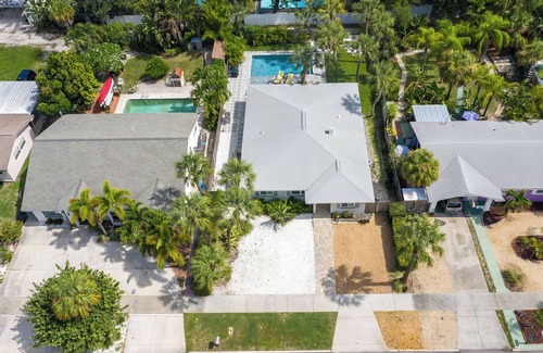 Belle Vista House | 4 Bedroom/3 Bath Pool Home Child Friendly- 5 Min walk to beach!