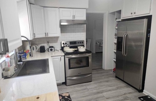 Calverton House | 4-bedroom 5 beds, Free parking, private entry,Free WI-FI Near Washington DC