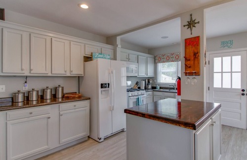 Willoughby Spit House | 4 Bedroom 5 minute Walk to the Beach! Beautiful Willoughby Beach Home!