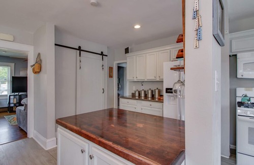 Willoughby Spit House | 4 Bedroom 5 minute Walk to the Beach! Beautiful Willoughby Beach Home!
