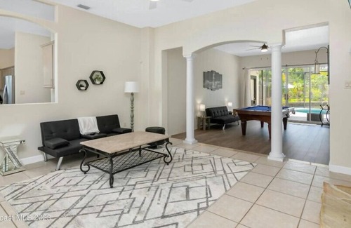 Cocoa Apartment | 4 Bedroom 620499 by Houzlet