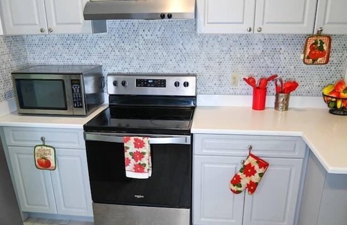 Margate Apartment | 4 Bedroom 702118 by Houzlet