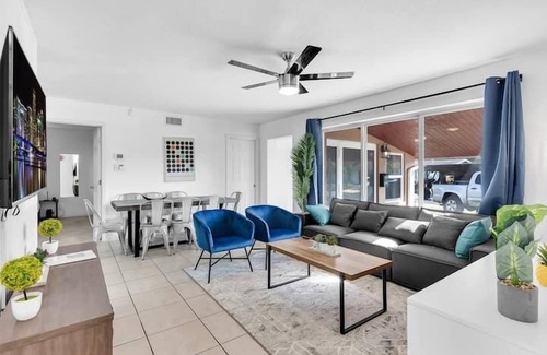 Driftwood Apartment | 4 Bedroom 725540 by Houzlet