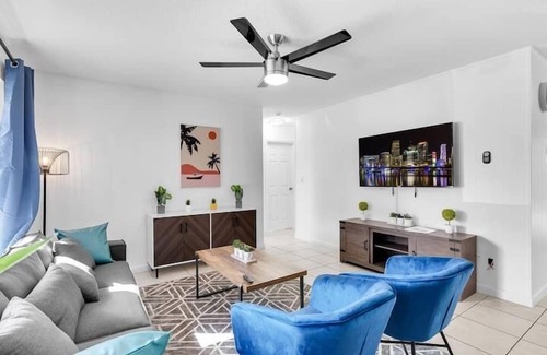 Driftwood Apartment | 4 Bedroom 725540 by Houzlet