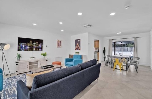 North Lauderdale Apartment | 4 Bedroom 787425 by Houzlet