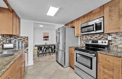 North Lauderdale Apartment | 4 Bedroom 787425 by Houzlet