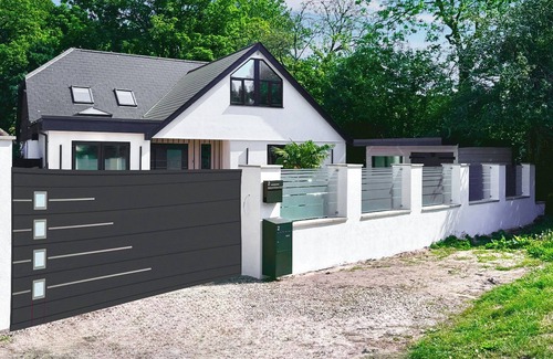 Christchurch Cottage | 4 bedroom accommodation in Bournemouth, near Christchurch