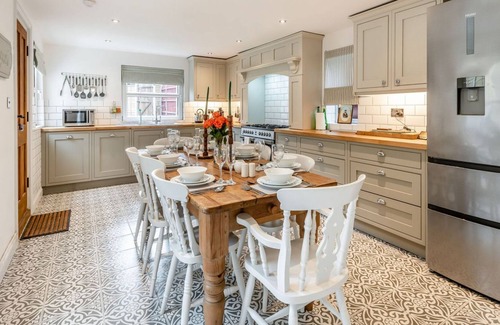 Pakefield Cottage | 4 bedroom accommodation in Pakefield
