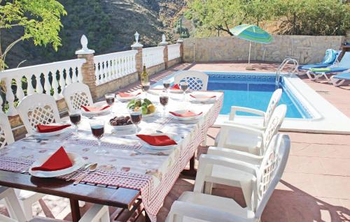 Corumbela House | 4 Bedroom Amazing Home In Corumbela