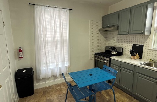 Weequahic Apartment | 4-bedroom apartment near Airport