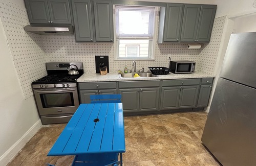 Weequahic Apartment | 4-bedroom apartment near Airport
