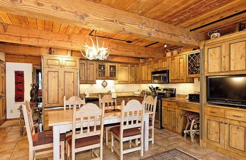 Aspen Condo | 4-Bedroom Aspen Condo on the Roaring Fork River