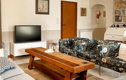 Le Val House | 4 Bedroom Awesome Home In Le Val