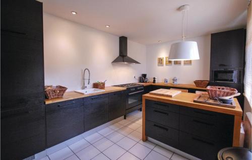 Le Val House | 4 Bedroom Awesome Home In Le Val