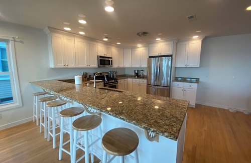 Milford House | 4-bedroom beach house on Silver Sands Beach, in peaceful Milford with WiFi, AC