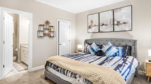 Old Irving Park House | 4-bedroom Bliss With Downtown Proximity