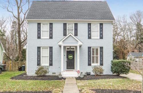 Old Irving Park House | 4-bedroom Bliss With Downtown Proximity