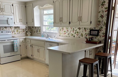 Allouez House | 4 bedroom, centrally located, 4 miles to Lambeau and 45 minutes to Door County.