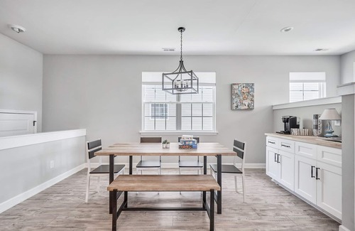 Hampton House | 4 Bedroom Cottage - 5 Minutes from both beaches