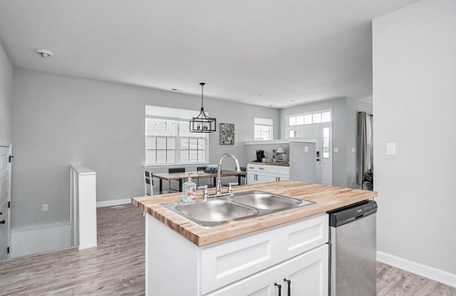 Hampton House | 4 Bedroom Cottage - 5 Minutes from both beaches