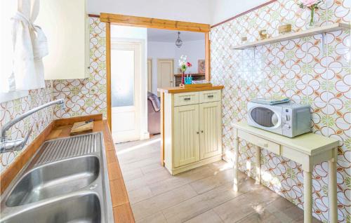 Arahal House | 4 Bedroom Cozy Home In Arahal