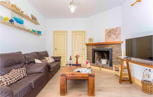 Arahal House | 4 Bedroom Cozy Home In Arahal