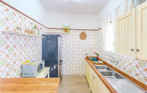 Arahal House | 4 Bedroom Cozy Home In Arahal