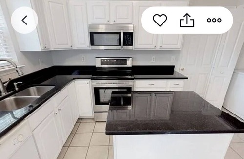 Davis Lake - Eastfield House | 4-bedroom cozy house in charming Charlotte with WiFi, AC, home Security and love