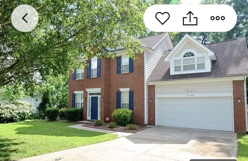 Davis Lake - Eastfield House | 4-bedroom cozy house in charming Charlotte with WiFi, AC, home Security and love