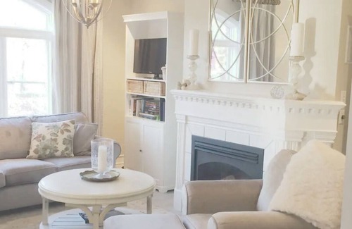 Stratford House | 4 Bedroom Executive Home in Stratford with a 15 min walk to Stratford Festival
