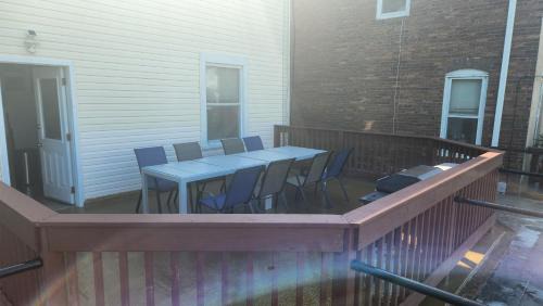 Atlantic City House | 4 Bedroom Few Blocks From Beach , Tropicana Casino , Stockton University , Bay