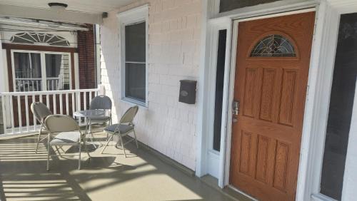Atlantic City House | 4 Bedroom Few Blocks From Beach , Tropicana Casino , Stockton University , Bay