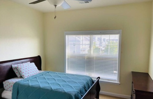 Norfolk - Virginia Beach House | 4 Bedroom for 10 guest Home in Norfolk