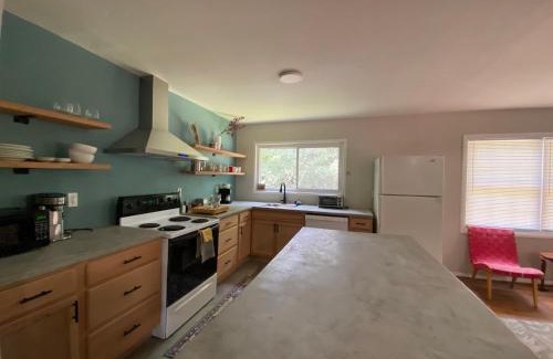 Athens House | 4 Bedroom Furnished Private Home Near UGA Downtown Athens