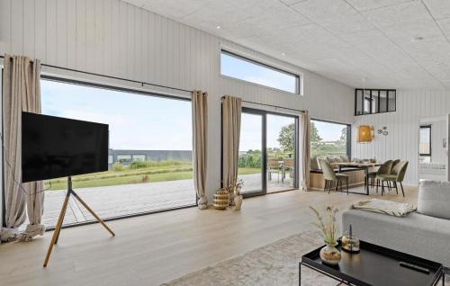 Grønninghoved Strand House | 4 Bedroom Gorgeous Home In Sjølund