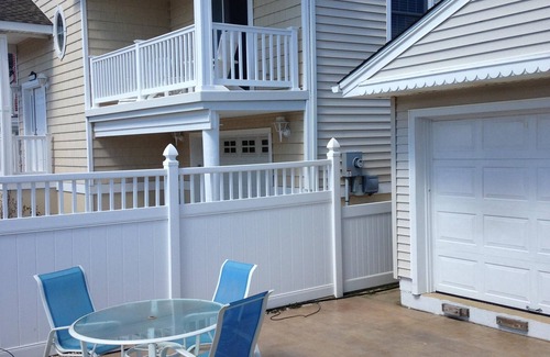 North Beach Haven House | 4 BEDROOM HOUSE ONE BLOCK FROM BEACH.