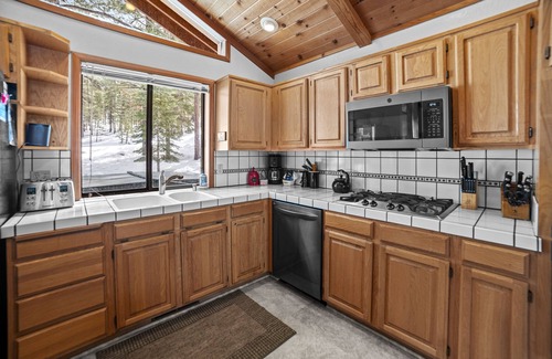 Truckee House | 4 Bedroom Home at 392 Skidder Trail by RedAwning Save 10% on 3 Nights, 15% on 5 Nights!