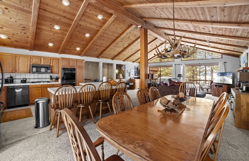 Truckee House | 4 Bedroom Home at 392 Skidder Trail by RedAwning Save 10% on 3 Nights, 15% on 5 Nights!