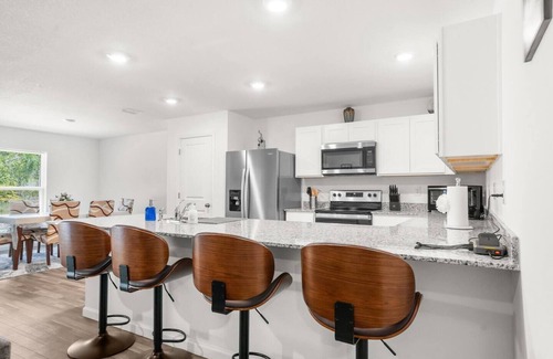 Avis Oaks House | 4 Bedroom Home, Game room, Weeki Wachee!