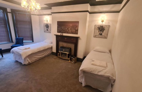 South Shields House | 4 bedroom home located in Jarrow- South Shields