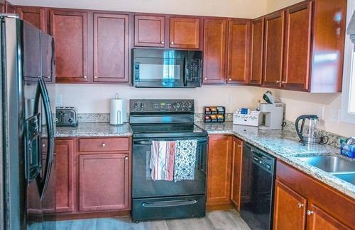 Christiansburg House | 4-Bedroom Home with 4 Private Baths, Just 9 Minutes to VT & I-81!