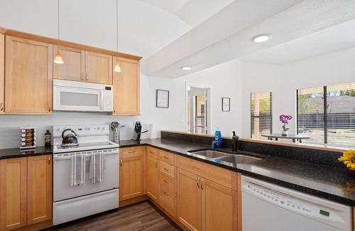 Rancho Cordova House | 4 bedroom home with big backyard