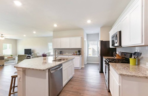 Shenandoah House | 4 bedroom home with neighborhood playground!