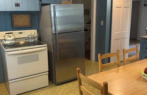 Falmouth House | 4-bedroom house. 5 minute walk to beach, 1 mile to historic Falmouth center